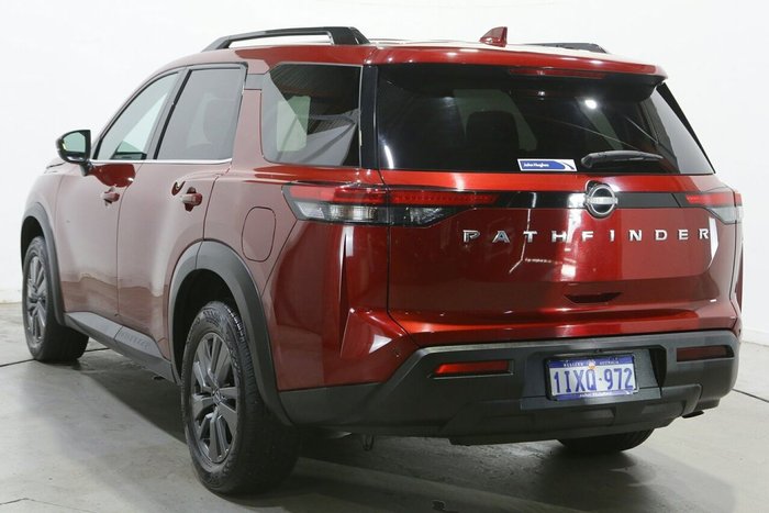 2022 Nissan Pathfinder ST-L
