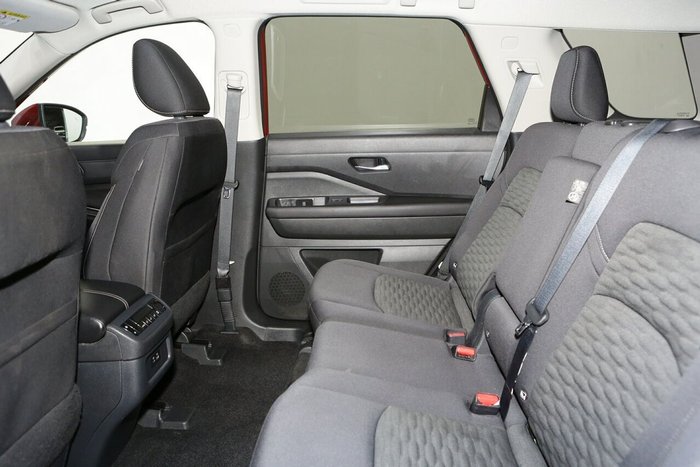 2023 Nissan Pathfinder ST-L