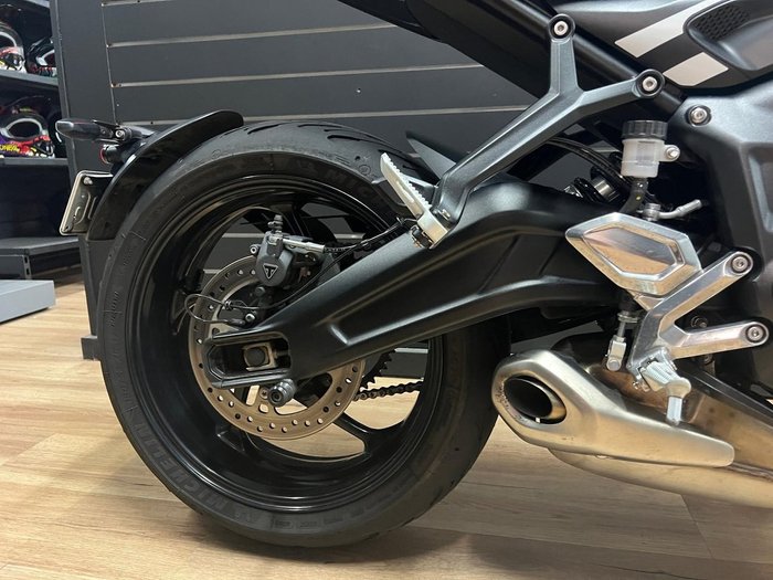 2025 TRIUMPH TRIDENT 660 White