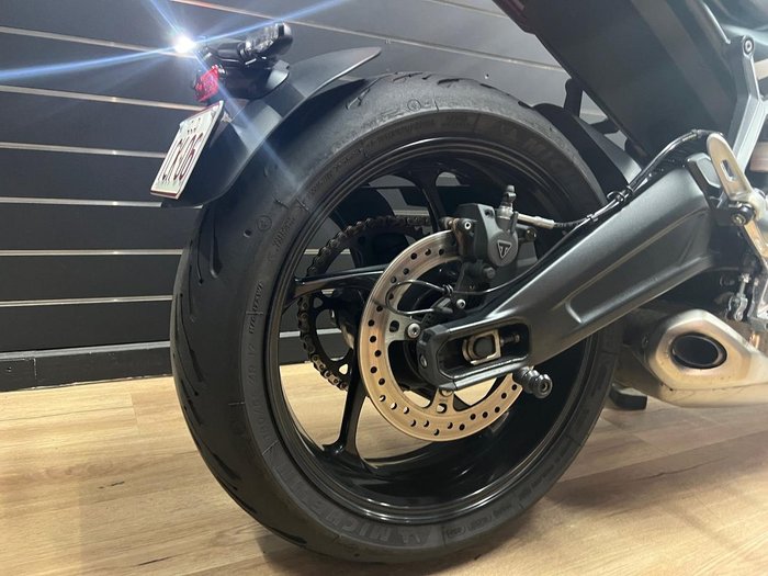 2025 TRIUMPH TRIDENT 660 White