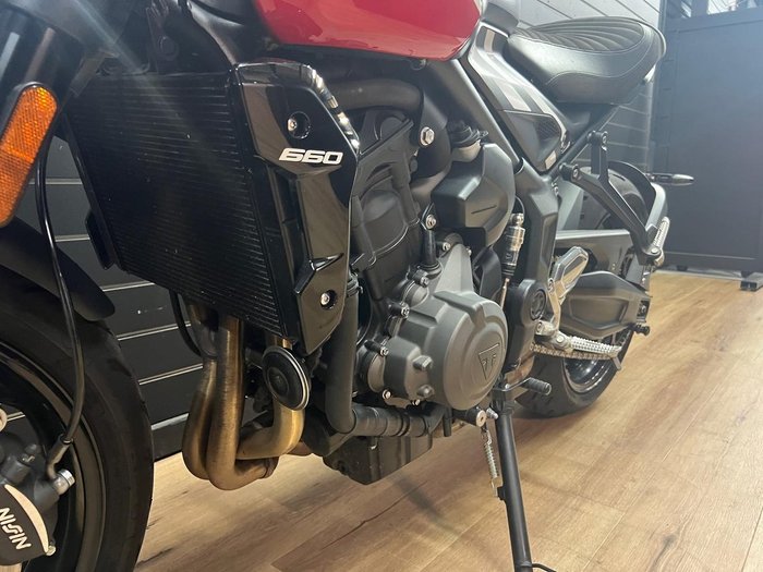 2025 TRIUMPH TRIDENT 660 White