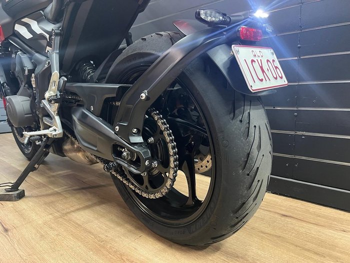 2025 TRIUMPH TRIDENT 660 White