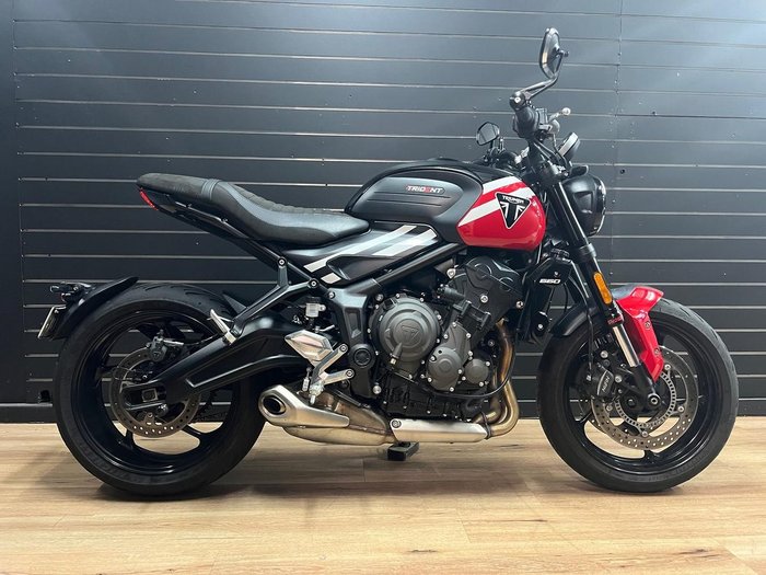 2025 TRIUMPH TRIDENT 660 White