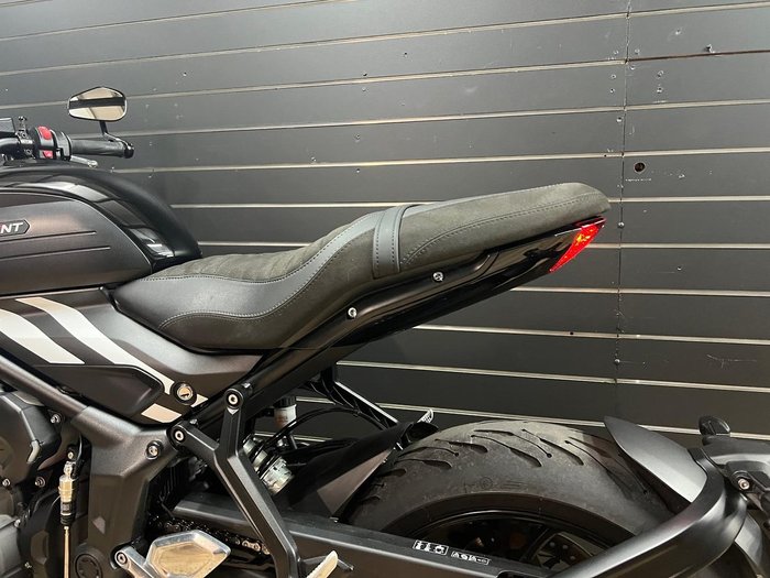 2025 TRIUMPH TRIDENT 660 White