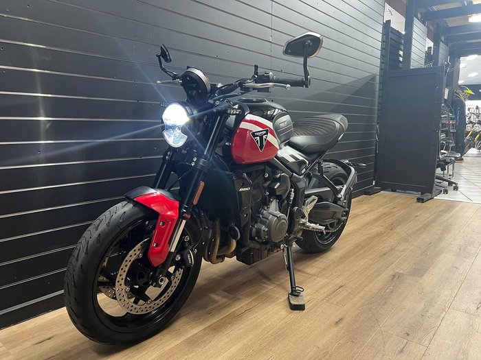 2025 TRIUMPH TRIDENT 660 White