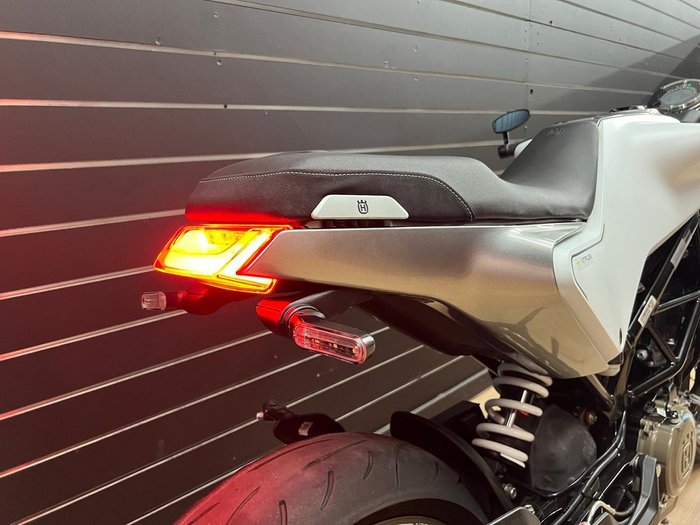 2022 HUSQVARNA VITPILEN 401 White