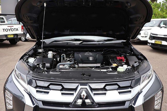 2024 Mitsubishi Pajero Sport GLS