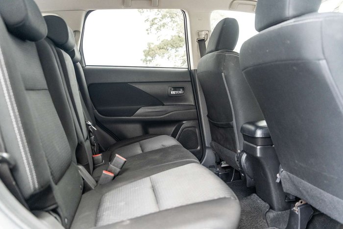 2017 Mitsubishi Outlander LS Safety Pack