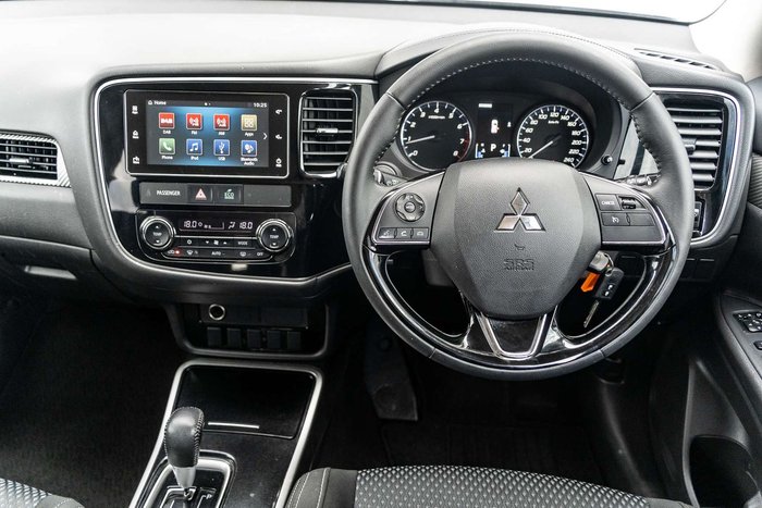 2017 Mitsubishi Outlander LS Safety Pack