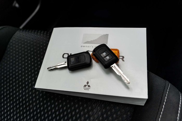 2017 Mitsubishi Outlander LS Safety Pack