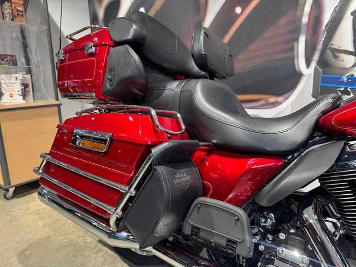 2011 Harley-Davidson Ultra Classic Electra Glide 1690 (FLHTCU) Touring Red
