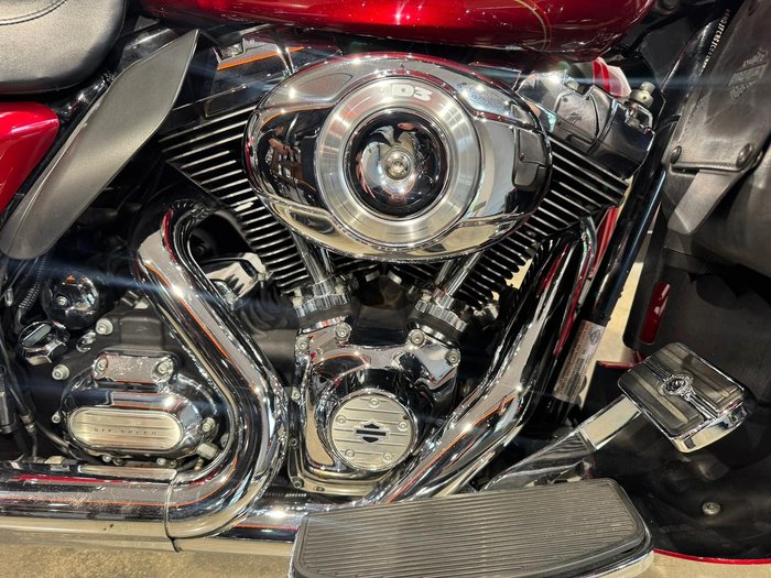 2011 Harley-Davidson Ultra Classic Electra Glide 1690 (FLHTCU) Touring Red