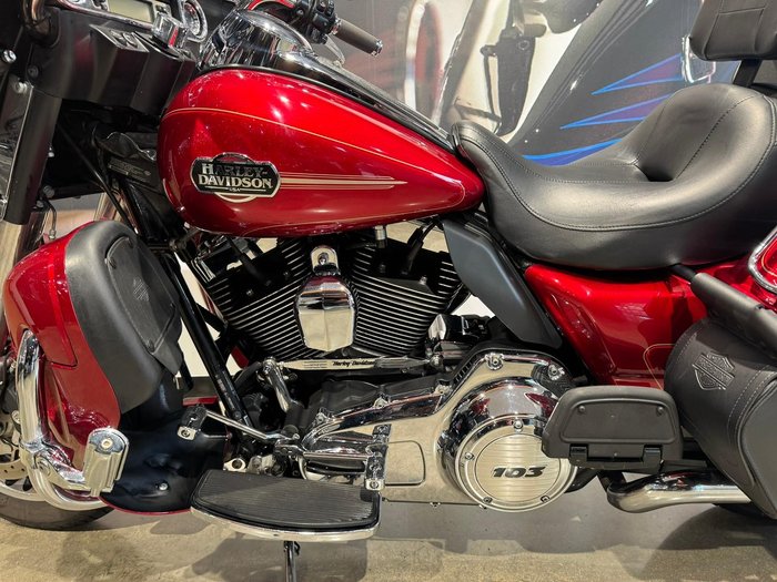 2011 Harley-Davidson Ultra Classic Electra Glide 1690 (FLHTCU) Touring Red