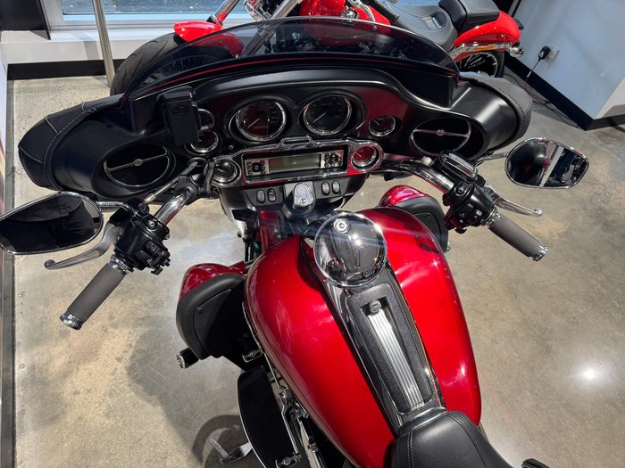 2011 Harley-Davidson Ultra Classic Electra Glide 1690 (FLHTCU) Touring Red