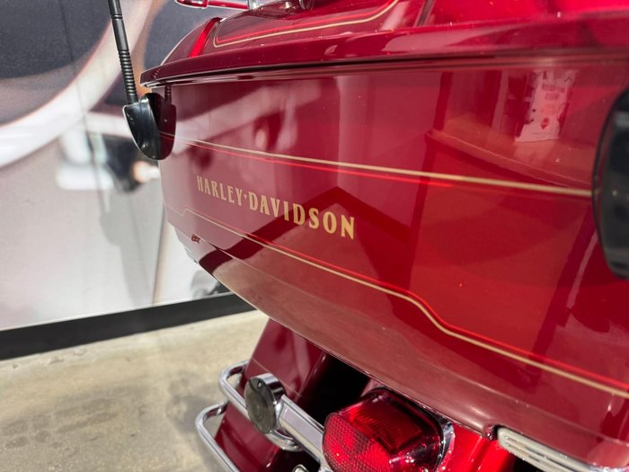 2011 Harley-Davidson Ultra Classic Electra Glide 1690 (FLHTCU) Touring Red