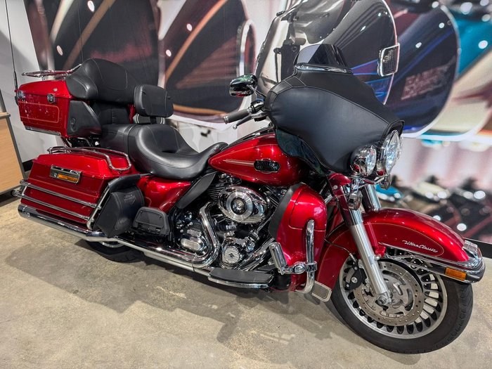 2011 Harley-Davidson Ultra Classic Electra Glide 1690 (FLHTCU) Touring Red
