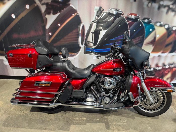 2011 Harley-Davidson Ultra Classic Electra Glide 1690 (FLHTCU) Touring Red