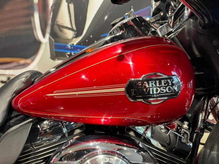 2011 Harley-Davidson Ultra Classic Electra Glide 1690 (FLHTCU) Touring Red