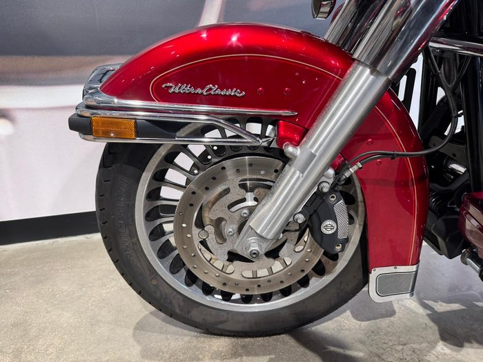 2011 Harley-Davidson Ultra Classic Electra Glide 1690 (FLHTCU) Touring Red