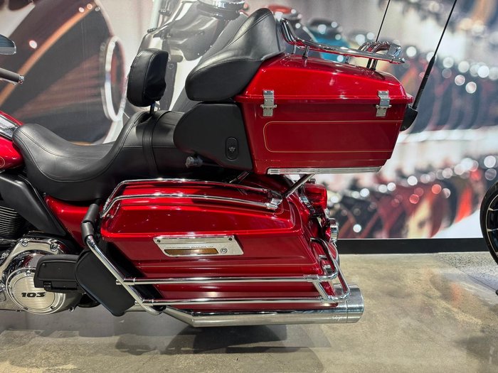 2011 Harley-Davidson Ultra Classic Electra Glide 1690 (FLHTCU) Touring Red