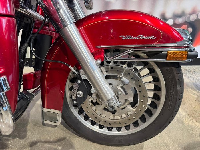 2011 Harley-Davidson Ultra Classic Electra Glide 1690 (FLHTCU) Touring Red