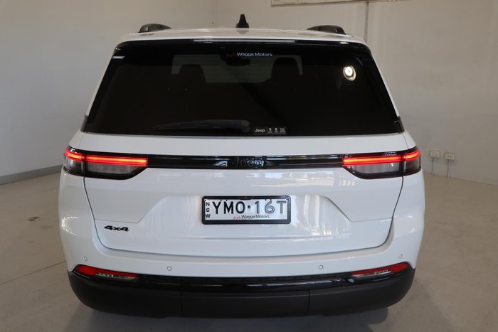 2022 Jeep Grand Cherokee Night Eagle