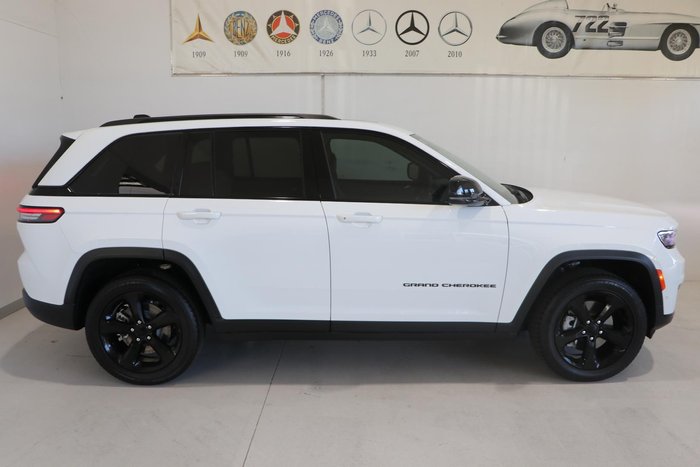 2022 Jeep Grand Cherokee Night Eagle