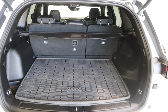 2022 Jeep Grand Cherokee Night Eagle