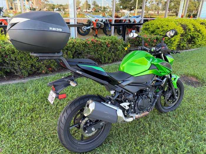 2022 Kawasaki Z400 Green