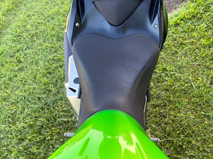 2022 Kawasaki Z400 Green