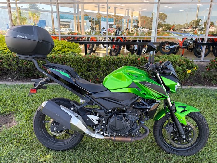 2022 Kawasaki Z400 Green