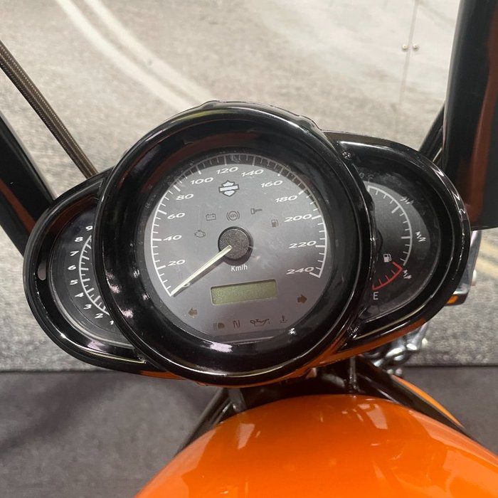2008 HARLEY-DAVIDSON VRSCAW V-ROD Orange