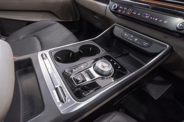 2024 Kia Carnival GT-Line HEV