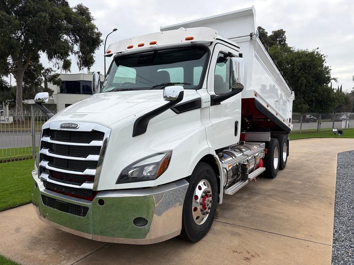 2024 Freightliner Cascadia