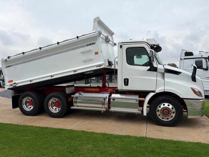 2024 Freightliner Cascadia