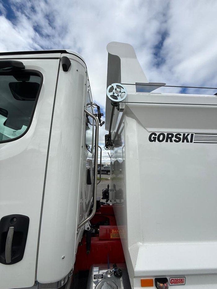 2024 Freightliner Cascadia White