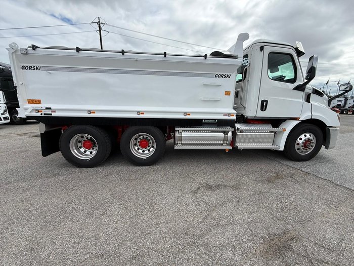 2024 Freightliner Cascadia White