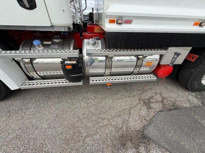 2024 Freightliner Cascadia White