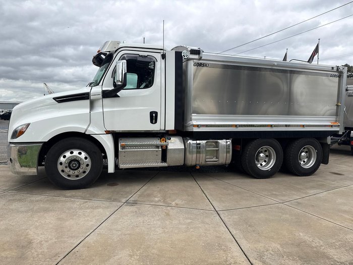 2024 Freightliner Cascadia 126 Tipper