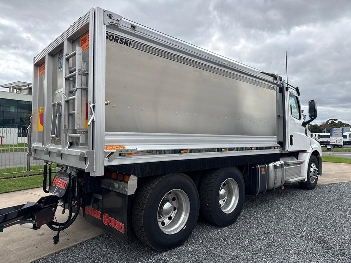 2024 Freightliner Cascadia 126 Tipper