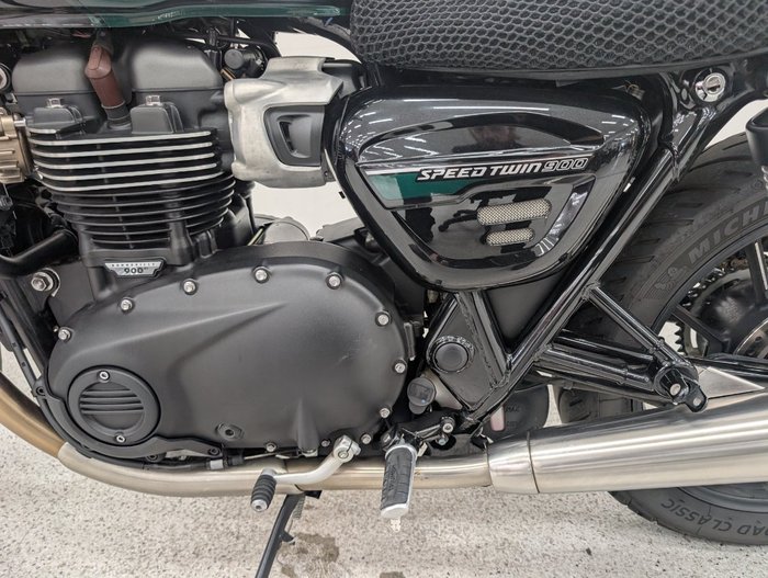 2024 Triumph 2024 Triumph 900CC Speed Twin 900 MATT KHAKI GREEN