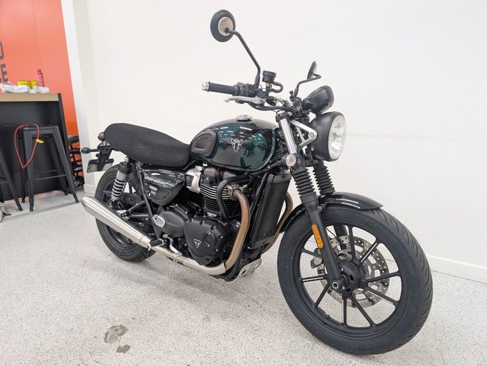 2024 Triumph 2024 Triumph 900CC Speed Twin 900 MATT KHAKI GREEN