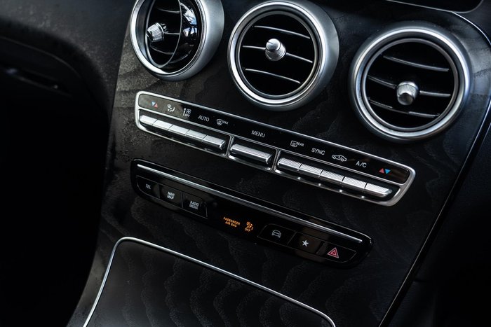 2023 Mercedes-Benz GLC-Class GLC300