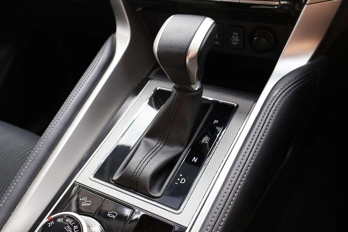 2024 Mitsubishi Pajero Sport GLS