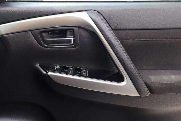 2024 Mitsubishi Pajero Sport GLS