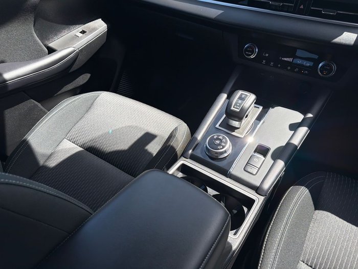 2024 Mitsubishi Outlander LS