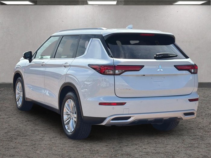 2024 Mitsubishi Outlander LS