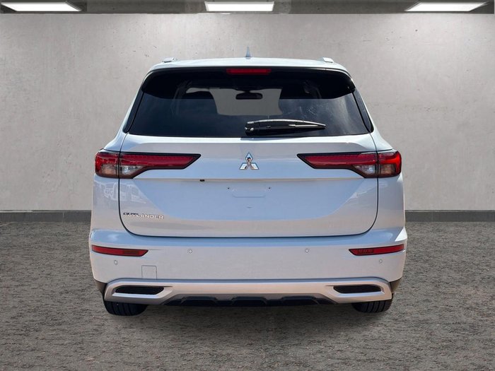 2024 Mitsubishi Outlander LS