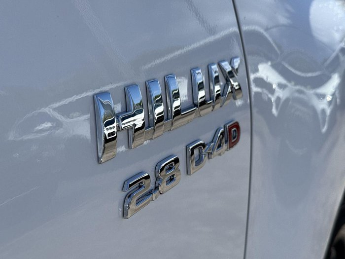 2025 Toyota Hilux SR5 48V