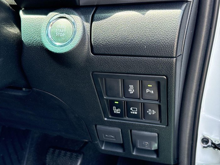 2025 Toyota Hilux SR5 48V